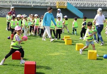 Spor Şenlikleri'nde sıra minik öğrencilerin
