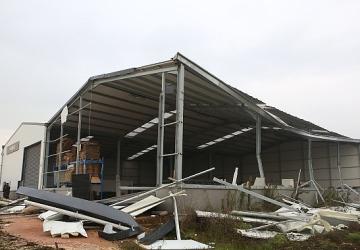 Nilüfer'de iki kaçak yapı daha yıkıldı