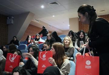 Maltepeli genç kızlara bağımlılık semineri ve hijyen eğitimi