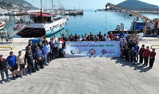 Balıkçı Barınağı'nda deniz dip temizliği