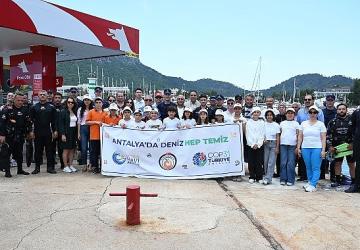 Kemer'de deniz dibi temizliği