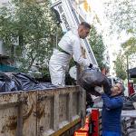 Konak Belediyesi'nden çöp ev operasyonu: 4 kamyon atık çıktı