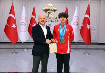 Adıyamanlı Milli sporcu Vali Varol ile bir araya geldi