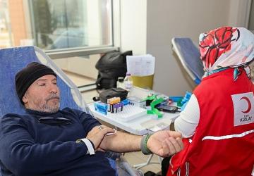 Selçuklu Belediyesi Personeli ve Vatandaşlardan Kan Bağışı Kampanyasına Destek