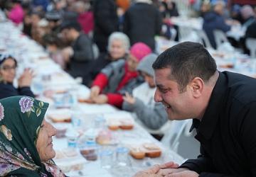 Torbalı Belediyesi'nden Cumhuriyet Mahallesi'nde Dev İftar