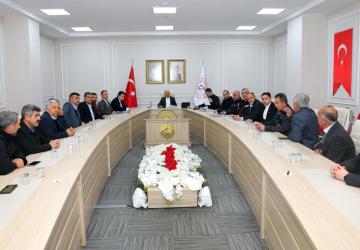 Vali Dr. Osman Varol köy muhtarlarıyla görüştü