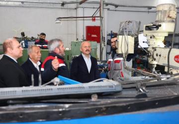Vali Varol, tütün işleme makineleri üreten tesisi inceledi