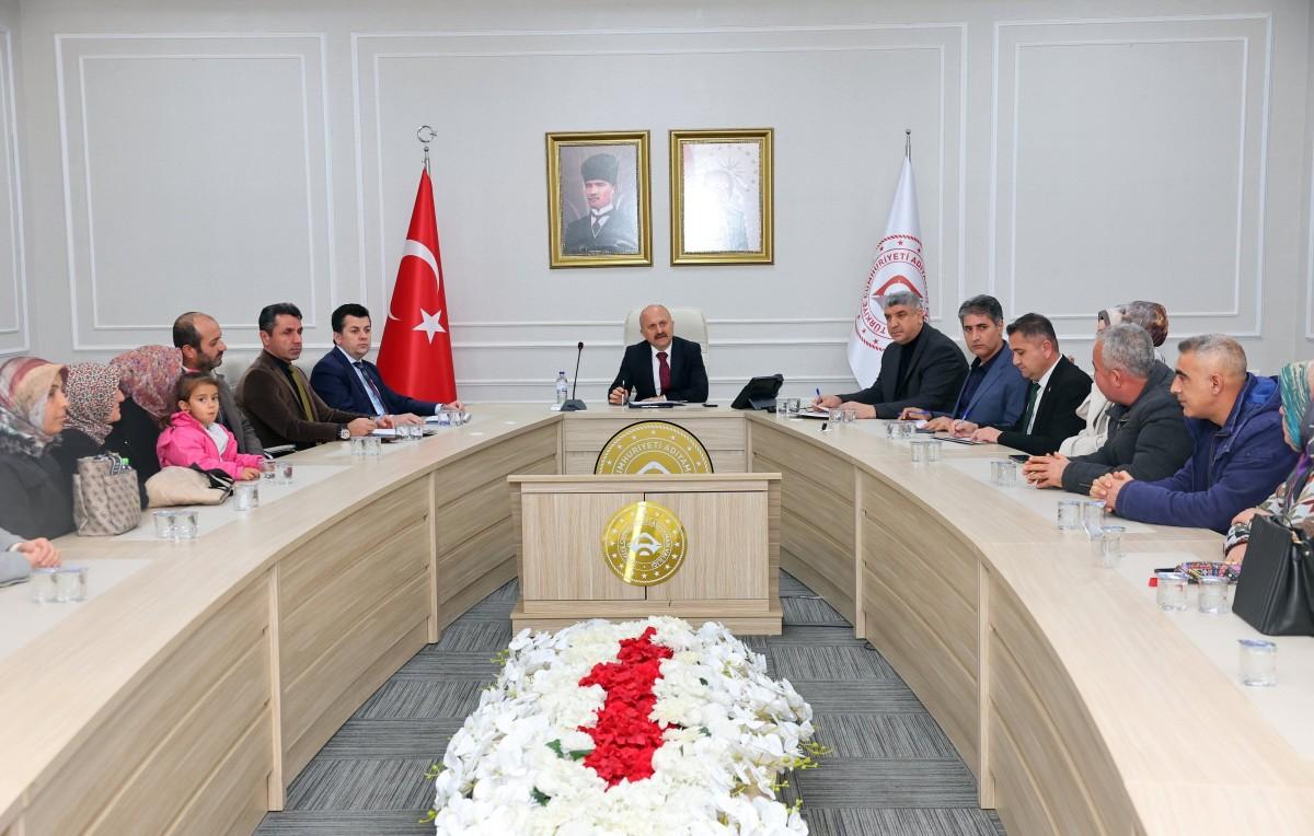 Vali Varol kendi durumlarına göre iş arayan vatandaşlarla bir araya geldi