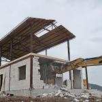 Nilüfer'de iki kaçak yapı yıkıldı