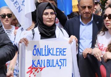 Okulda Önlüklere Kan Bulaştı!