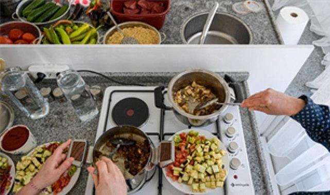 Sağlıklı sofralar, güçlü kadınlar: Mahalle Mutfağı açıldı