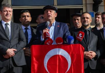 Özgür Özel Kömür Beldesi’nde vatandaşlara hitap etti: ‘Tütün üreticisi büyük çile çekiyor’