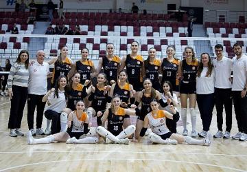 Eczacıbaşı Genç Kız Takımı Finalde!