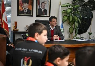 Şampiyon Karateciler Başkan Kocaman'ın Konuğu Oldu