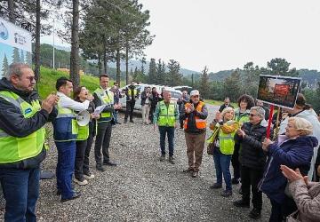 Maltepe'de, belediye-gönüllü iş birliğiyle ormanlık alan çöplerden arındırıldı