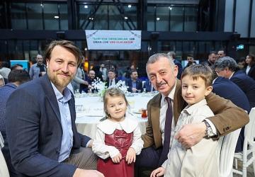 Büyükakın, TÜGVA iftarında gençlerle bir araya geldi