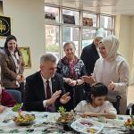 Gölcük'te Çiçekler Engelleri Aştı