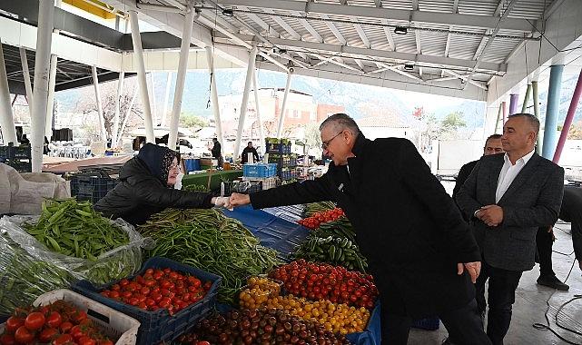 Başkan Yardımcısı Emin Gül ve kardeşi Emel Gül Kurga'dan pazar esnafına çorba ikramı