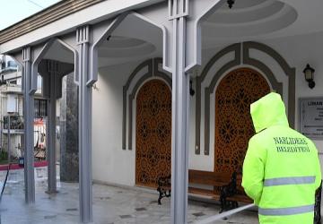 Narlıdere Belediyesi'nden Camilerde Temizlik Çalışması