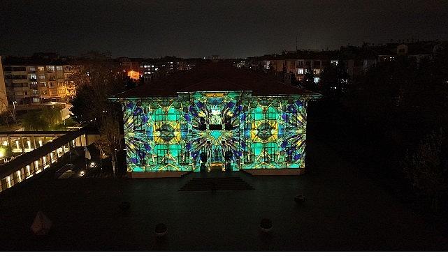 Konya Büyükşehir, Taş Bina'nın Tarihi Silüetinde Video Mapping Gösterisi Başlattı