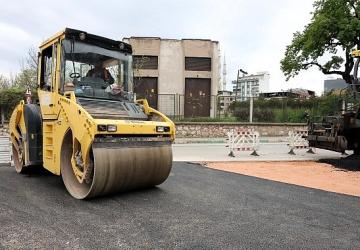 Osmangazi'den Hamitler'e 300 Tonluk Asfalt Desteği