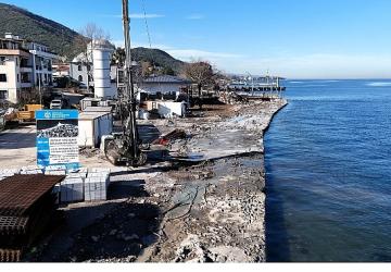 Ulaşlı sahil şeridi fırtınaya karşı yenileniyor