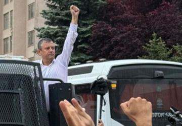 Özgür Özel: ‘CHP bundan sonra sokaktadır, meydandadır, iktidara yürümektedir’ - Videolu Haber