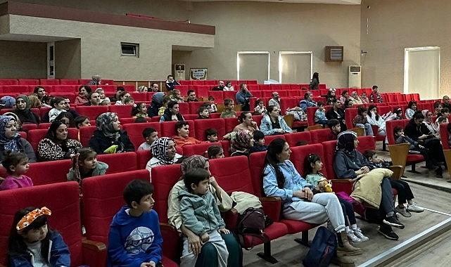 Gölcük'te Çocuklara Özel Sahne Etkinlikleri Dolu Dolu Geçiyor