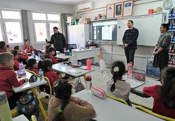 Ömer Eşki Hayat Bilgisi dersinde yerel yönetimleri anlattı