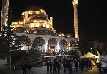 Regaip Kandili'nde Lokma İkram Edildi