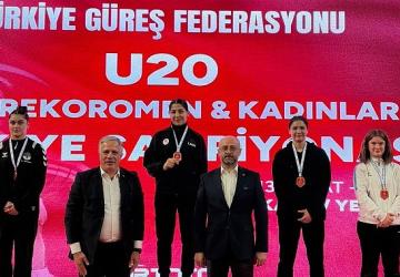 Nevşehir Belediyesi SK Güreşçilerinden Türkiye Dereceleri