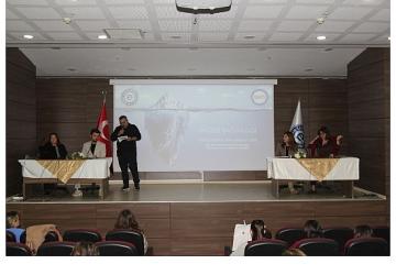 EÜ'de bağımlılık Sosyoloji bölümünün düzenlediği panel ile her yönüyle ele alındı