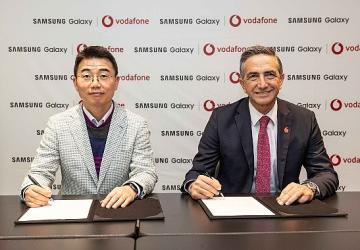 Vodafone ve Samsung'dan Mobil Dünya Kongresi'nde Yeni 5G'li Cihaz İş Birliği
