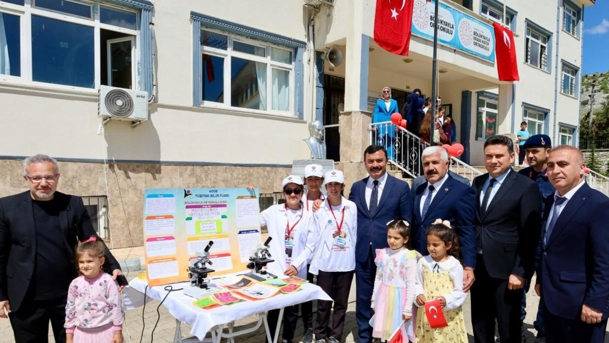 Kahta’da TÜBİTAK 4006 Bilim Fuarı Şenliği düzenlendi