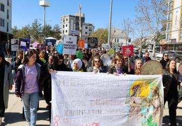 Adıyaman Kadın Platformu’ndan ‘Dünya Kadınlar Günü’ açıklaması: ‘Yoksulluğa ve şiddete karşı mücadeleyi büyütüyoruz’ - Videolu Haber