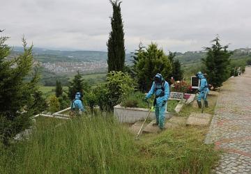 Kocaeli'de şehitlik ve mezarlıklar bayrama hazır