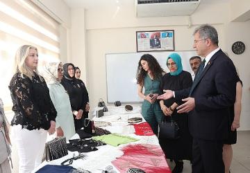 OSMEK Kursiyerlerinin Eserleri Hüdavendigar'da Sergilendi