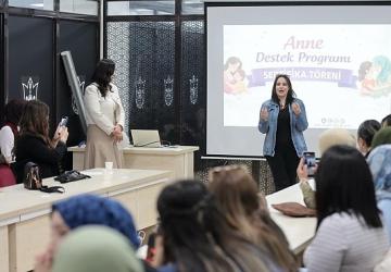 Anne Destek Programı mezunları sertifikalarını Başkan Mutlu'dan aldı