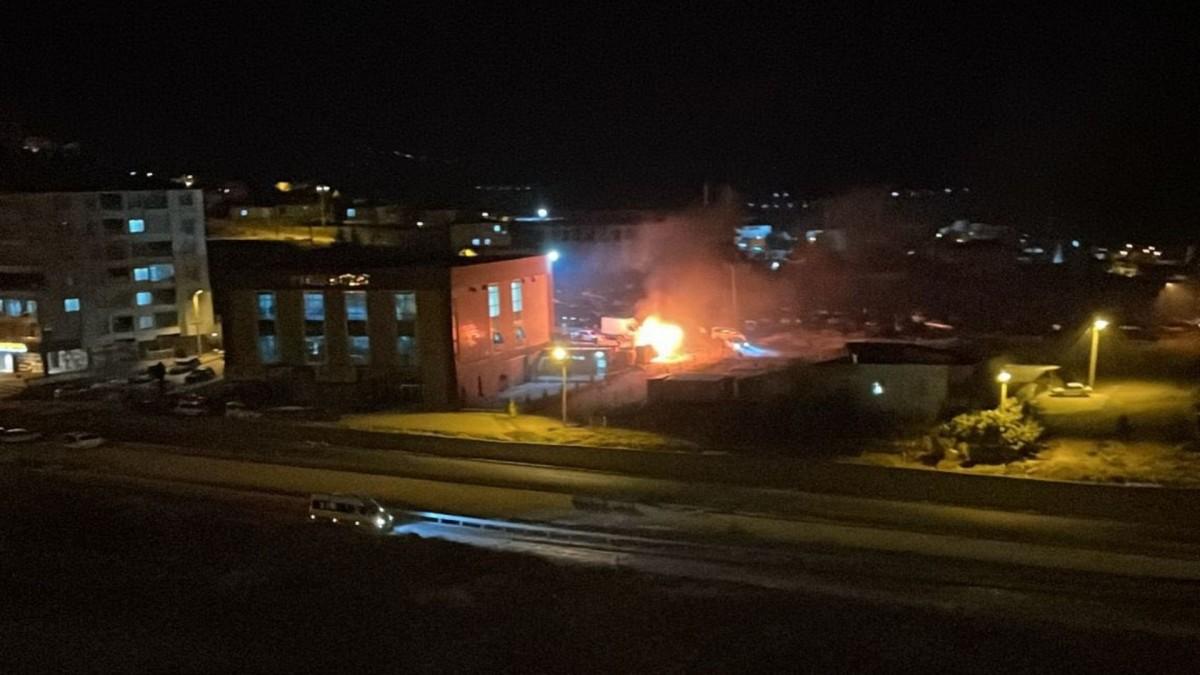 Besni’de düğün salonunda yangın çıktı - Videolu Haber