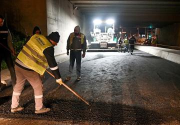 Bornova'da yağmur bitti, asfalt serimi başladı