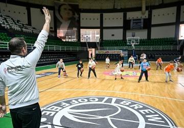 Bornova'da çocuklar sporla büyüyor