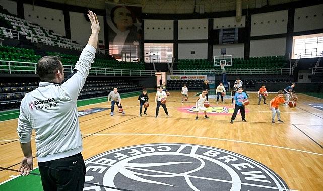 Bornova'da çocuklar sporla büyüyor