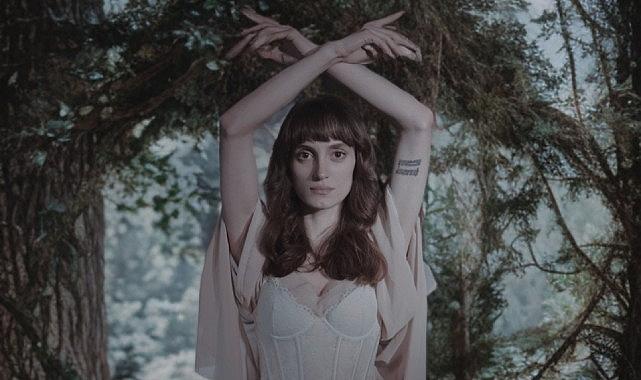 Leliel'den içsel bir yüzleşme: 'Söz Gelimi' (Synthetic Stars) yayında!