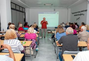 Karşıyaka'nın 3. Yaş Üniversitesi'nde 2. dönem başladı