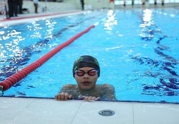 Osmangazi Yüzme Şenliği'nde Kazananlar Kupalarını Aldı