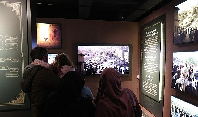 Konya Büyükşehir'in Siyer Sergisi Ramazan Ayında Peygamber Aşıklarıyla Dolup Taşıyor