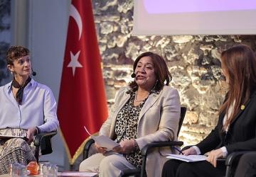 Kadınlar ve ekonomik güçlenme Konak'ta masaya yatırıldı