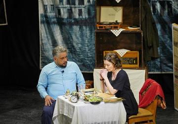 Ayvalık'ta Duygu Dolu Tiyatro Akşamı