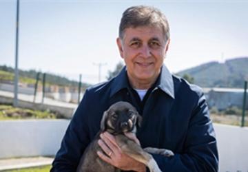 Başkan Tugay'dan İzmirlilere çağrı: Yarım saatinizi ayırın, bir cana umut olun