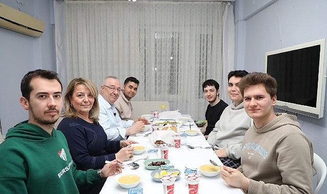 Başkan Ertaş üniversite öğrencilerinin iftar sofrasına konuk oldu